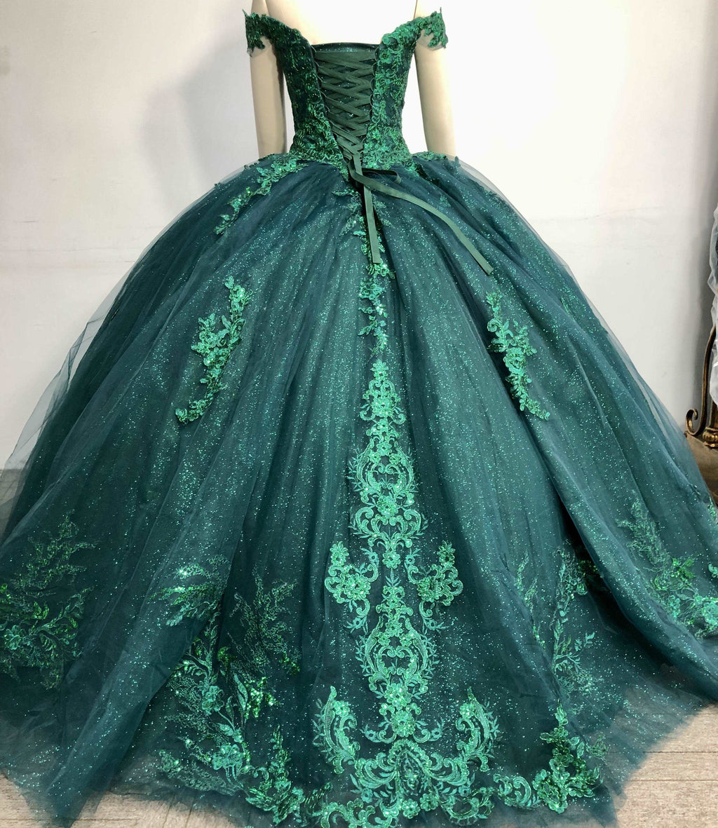 (LIVE 28) Fine gowns, 3D embroidery, weave dreamy tales.