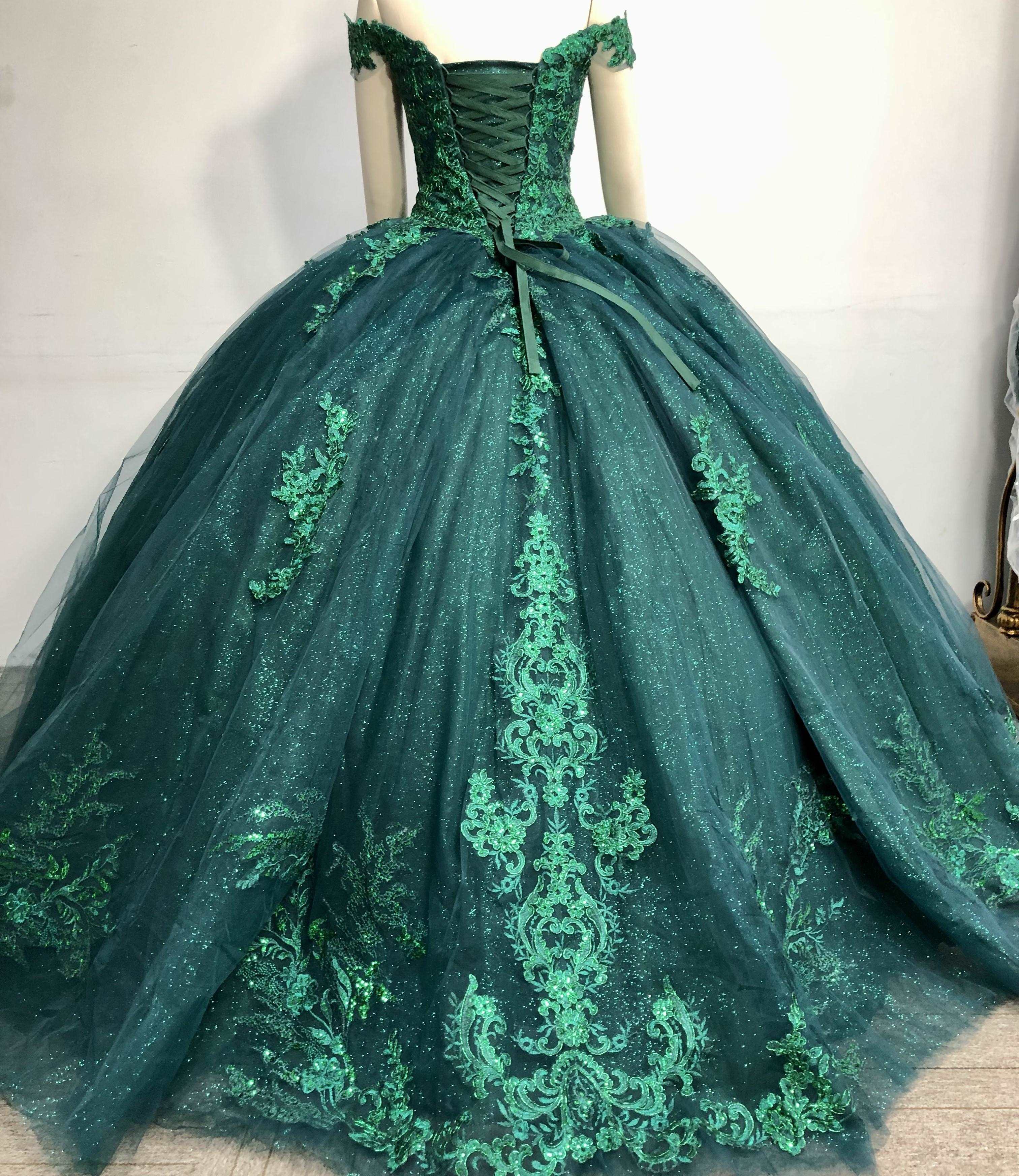 (LIVE 28) Fine gowns, 3D embroidery, weave dreamy tales.