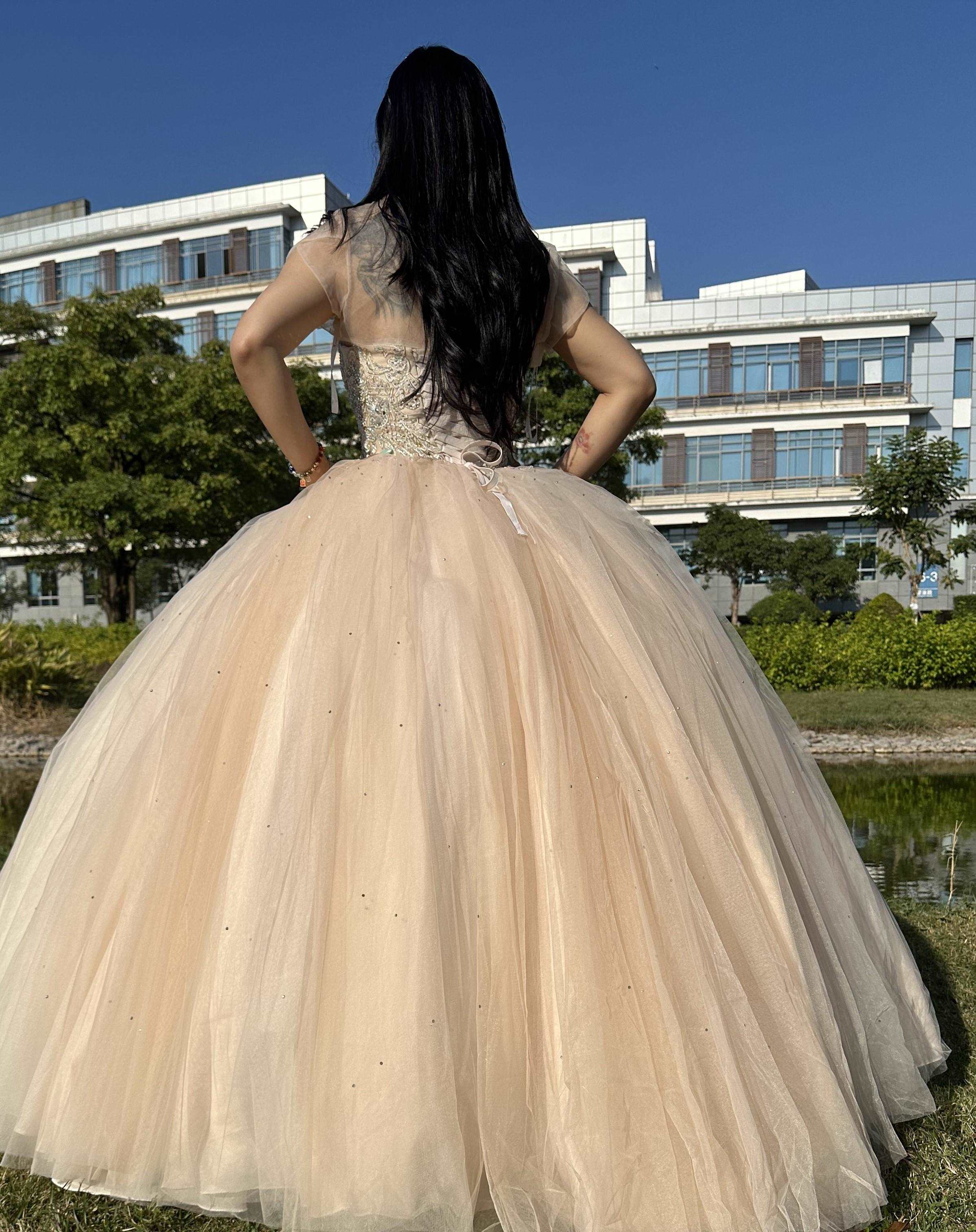 (LIVE 15) Elegant gowns, sparkling jewels, carve unique grace.