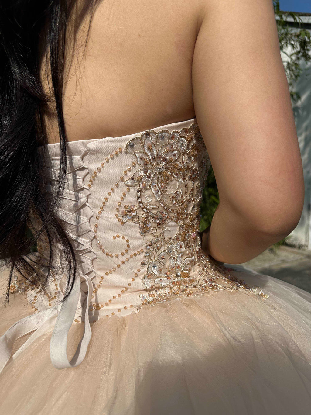 (LIVE 50) Fine gowns, 3D embroidery, weave dreamy tales.