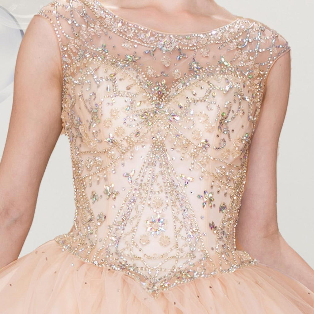 (LIVE 59) A beautiful gown, off-shoulder, reveals noble air.