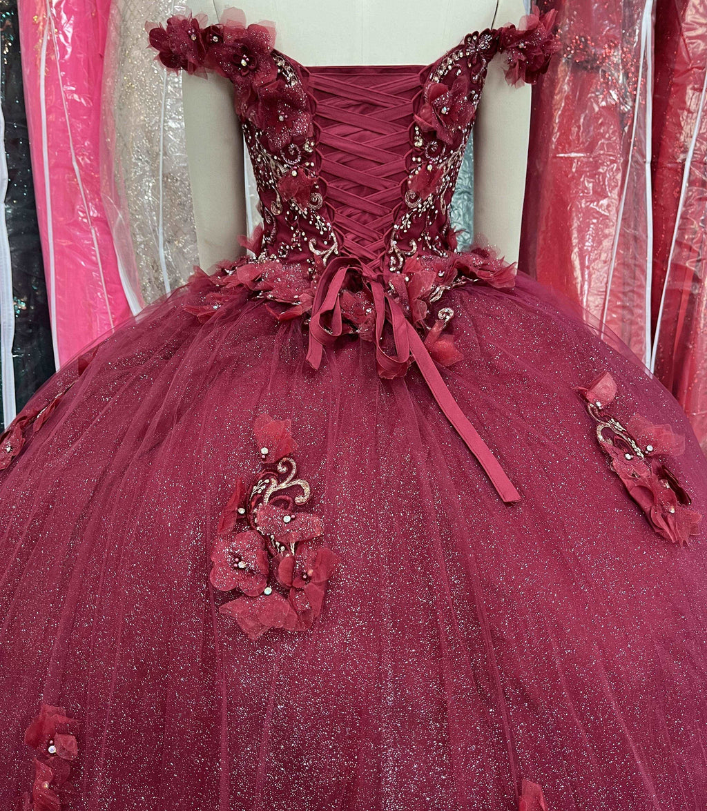 (LIVE 31) Fine gowns, 3D embroidery, weave dreamy tales.