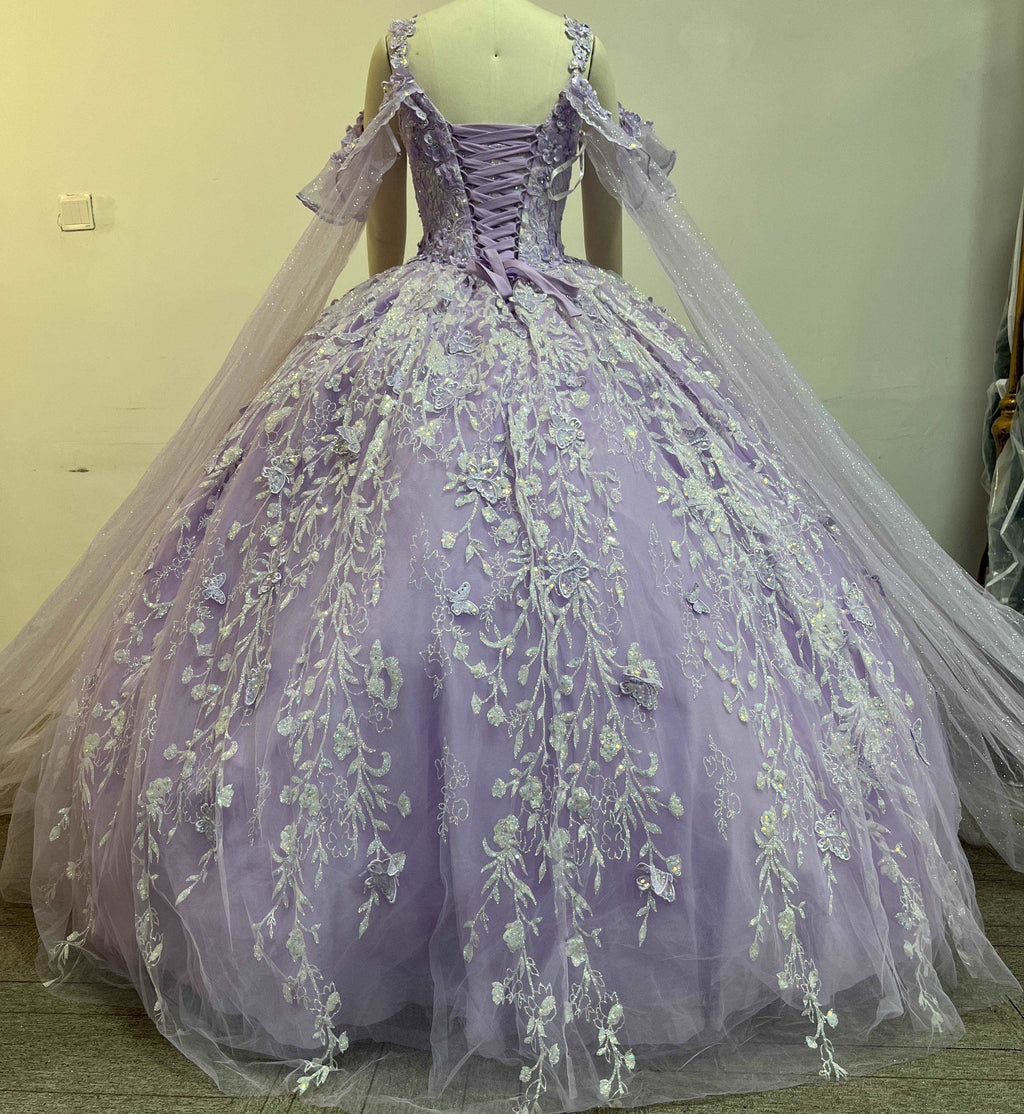 (LIVE 25) Fine gowns, 3D embroidery, weave dreamy tales.