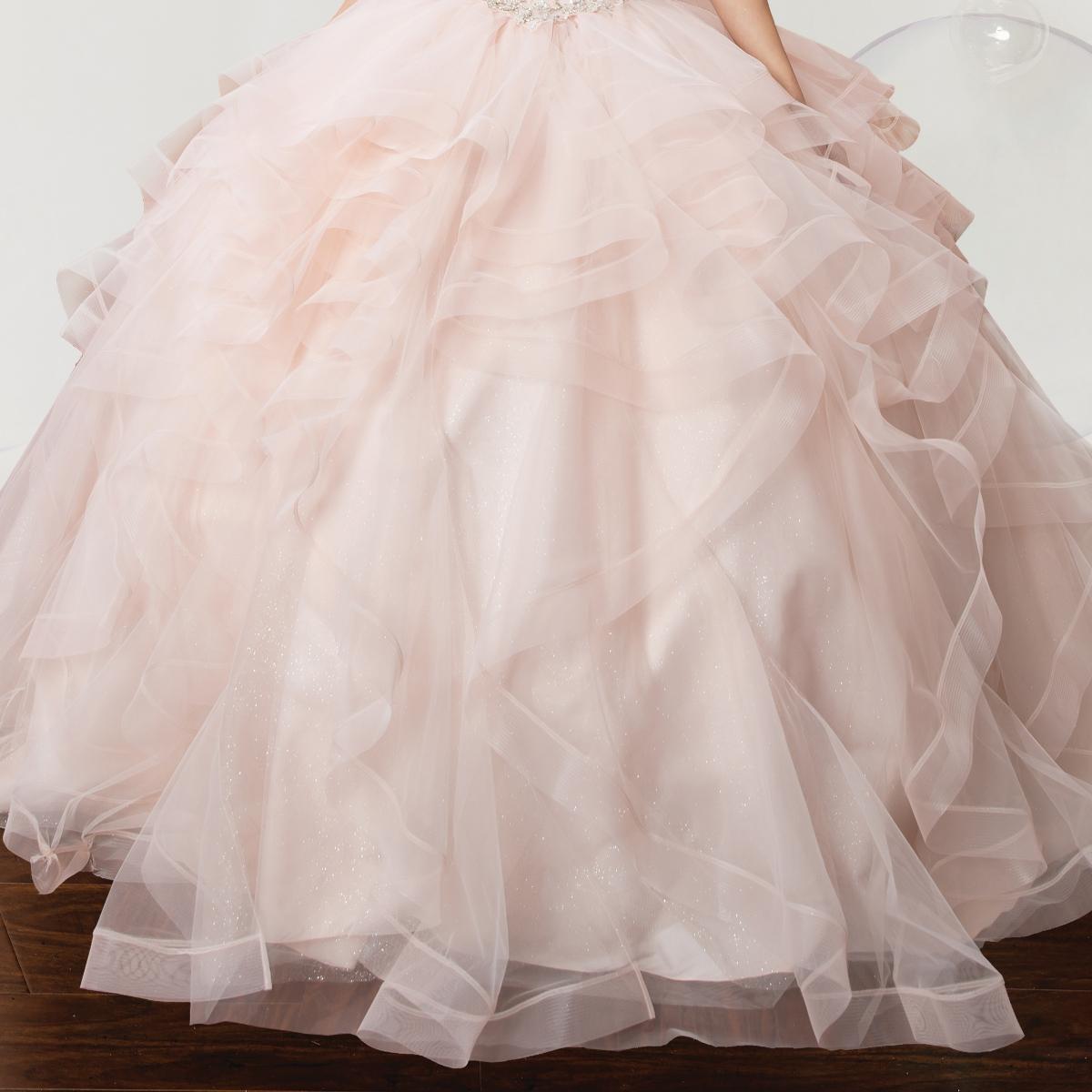 (LIVE 37) Gowns shine, lace details, light up occasions.