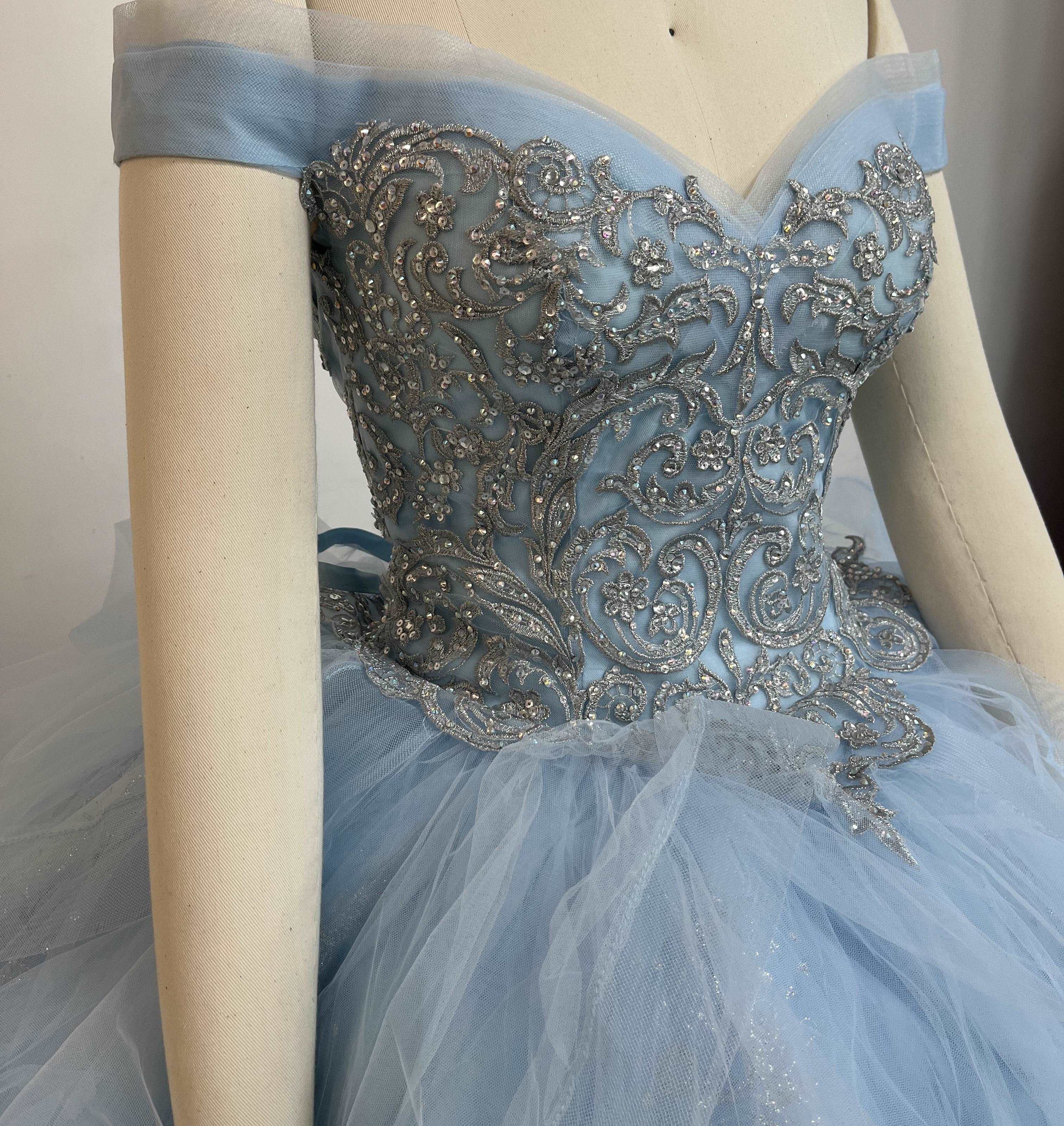 (LIVE 17) Exclusive gowns, silky luxury, stylish journey.