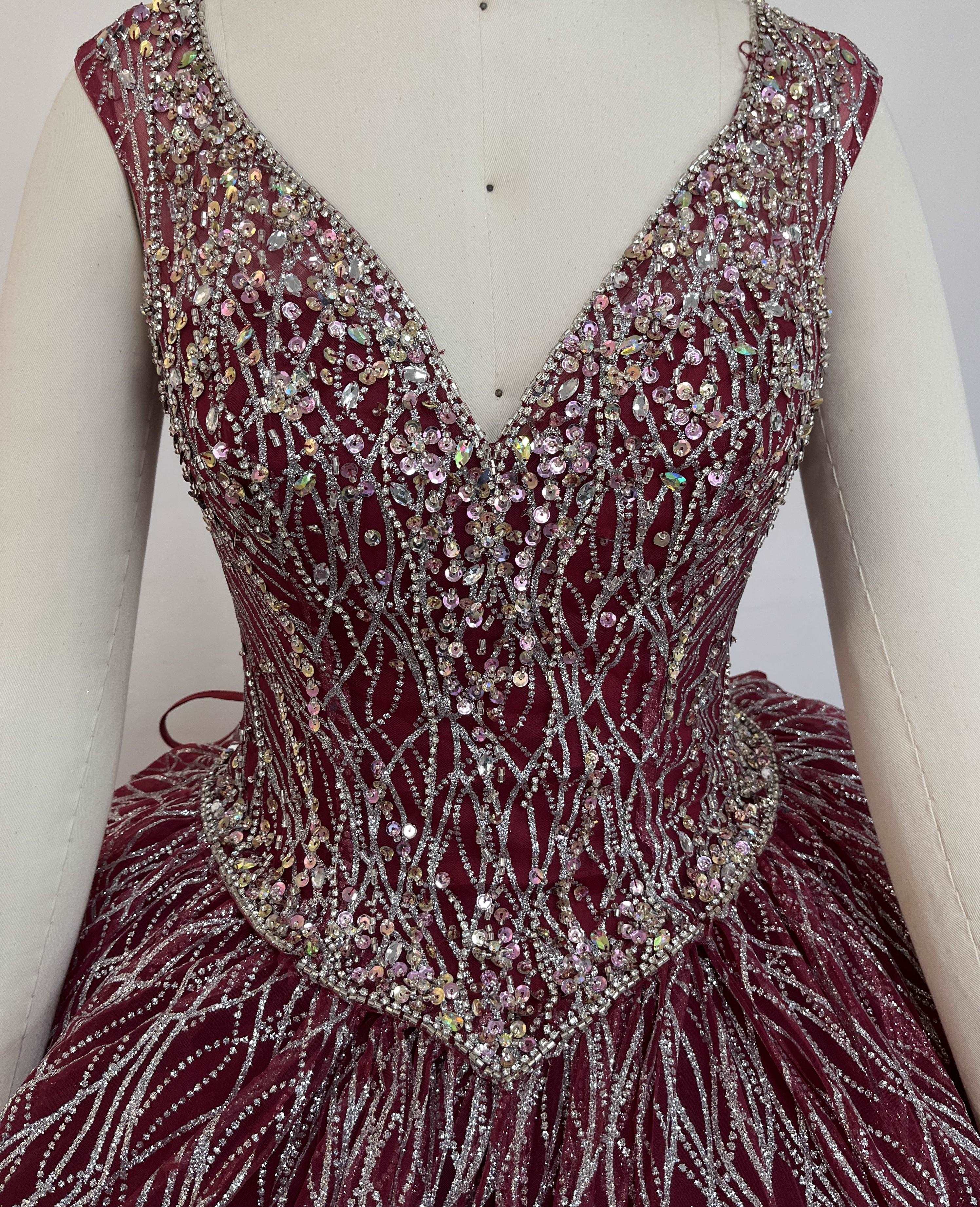 (LIVE 9) Elegant gowns, sparkling jewels, carve unique grace.