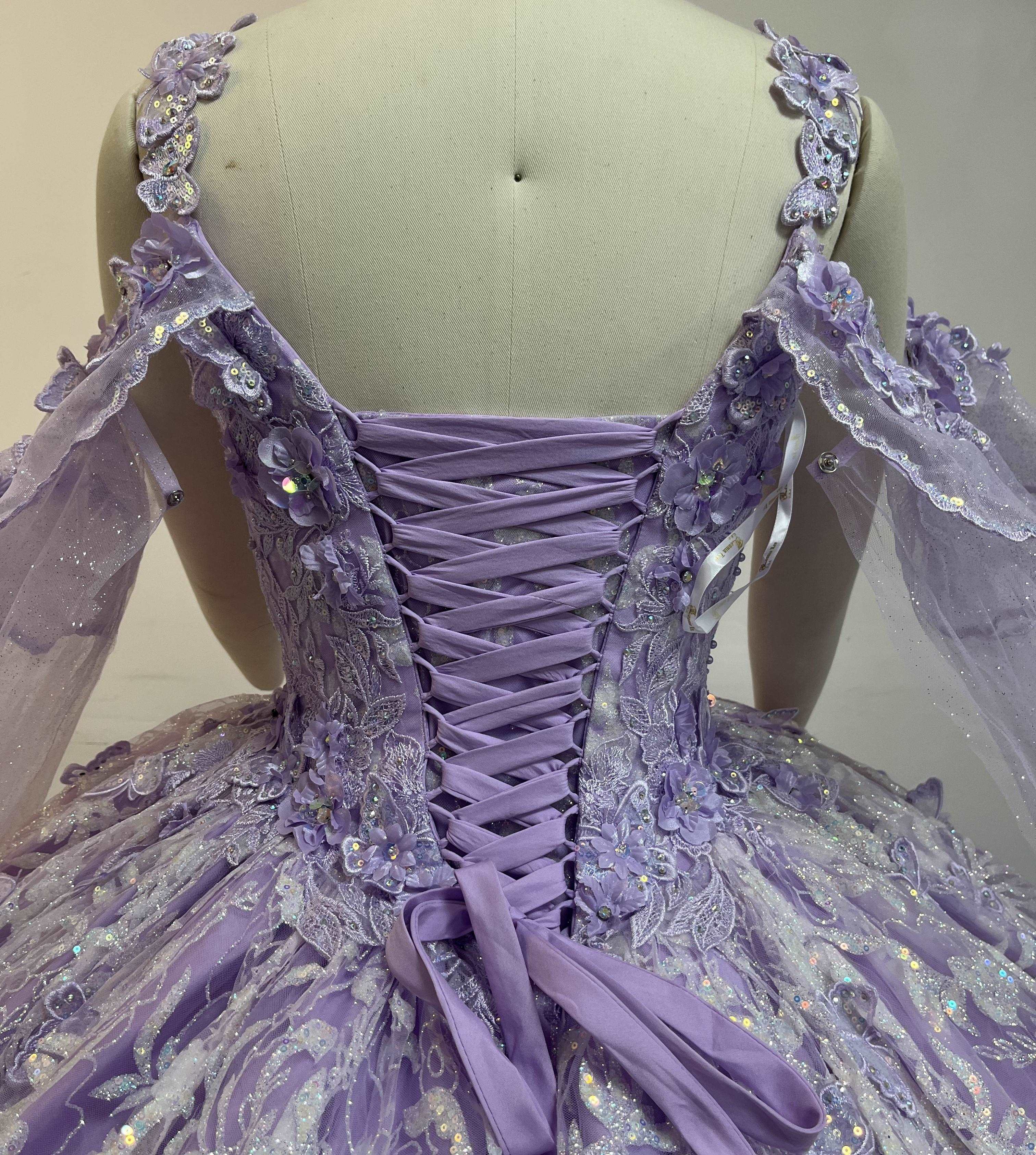 (LIVE 25) Fine gowns, 3D embroidery, weave dreamy tales.