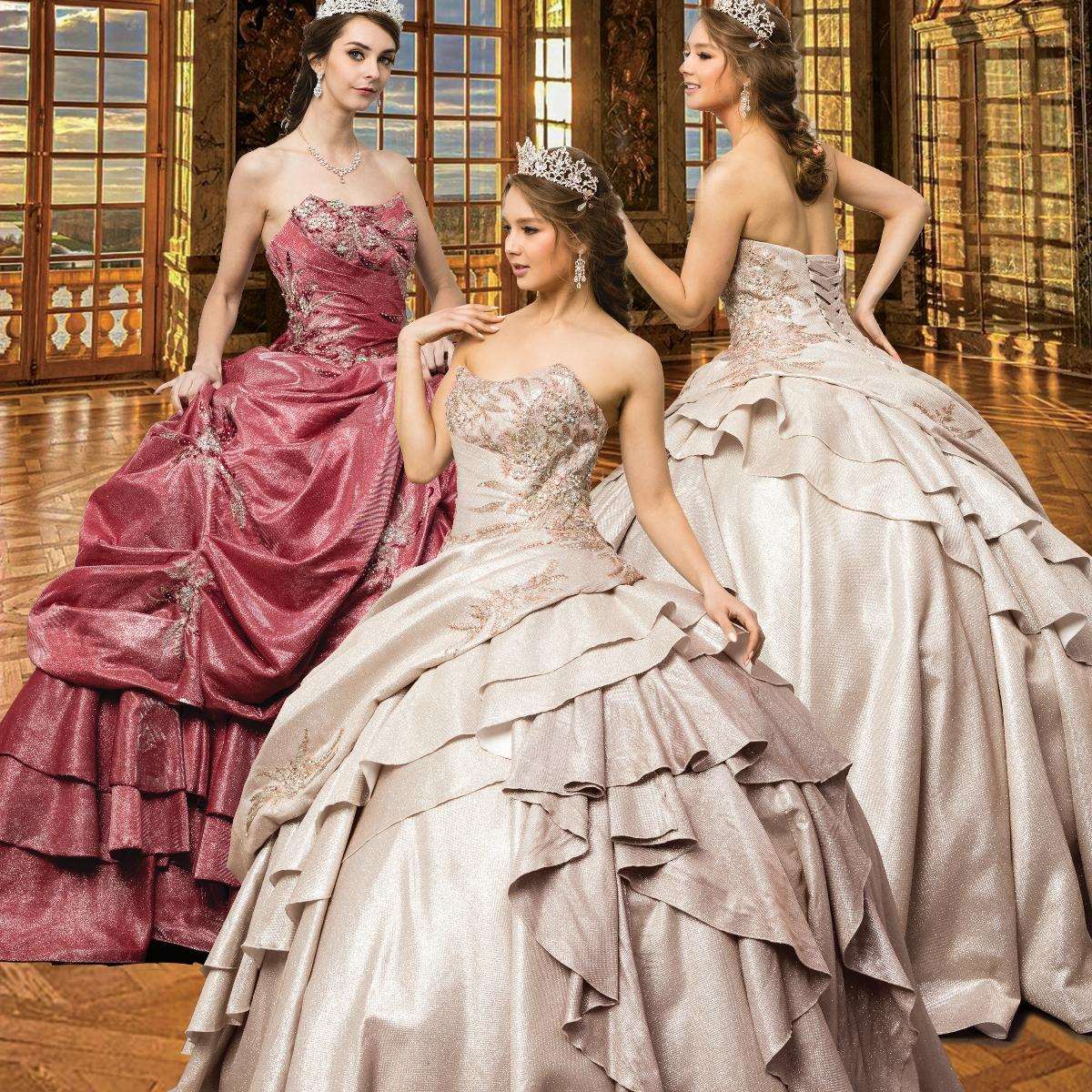 (LIVE 41) A beautiful gown, off-shoulder, reveals noble air.