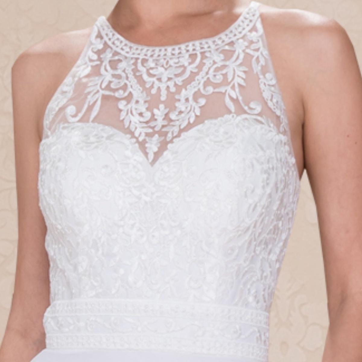 (LIVE 81) Solid color minimalist ultra long wedding dress.