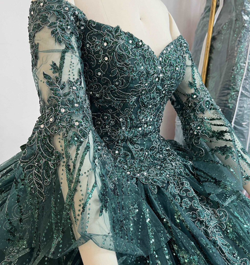 (LIVE 20) Fine gowns, 3D embroidery, weave dreamy tales.