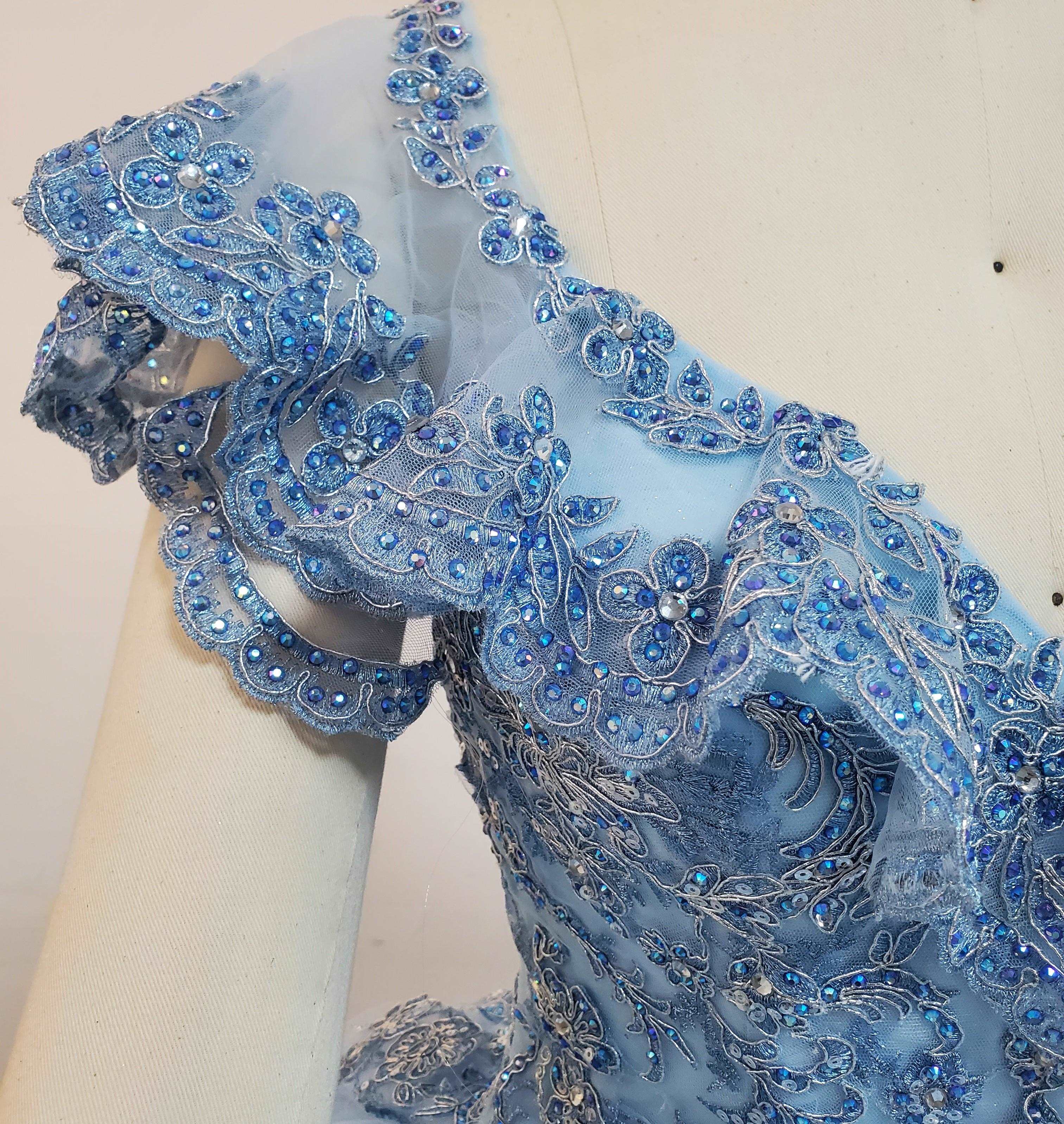 (LIVE 19) Elegant gowns, sparkling jewels, carve unique grace.