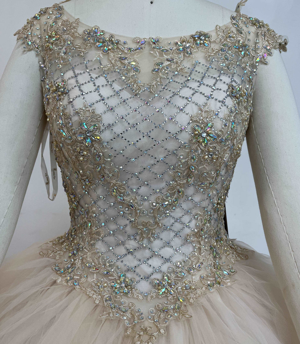 (LIVE 24) Fine gowns, 3D embroidery, weave dreamy tales.