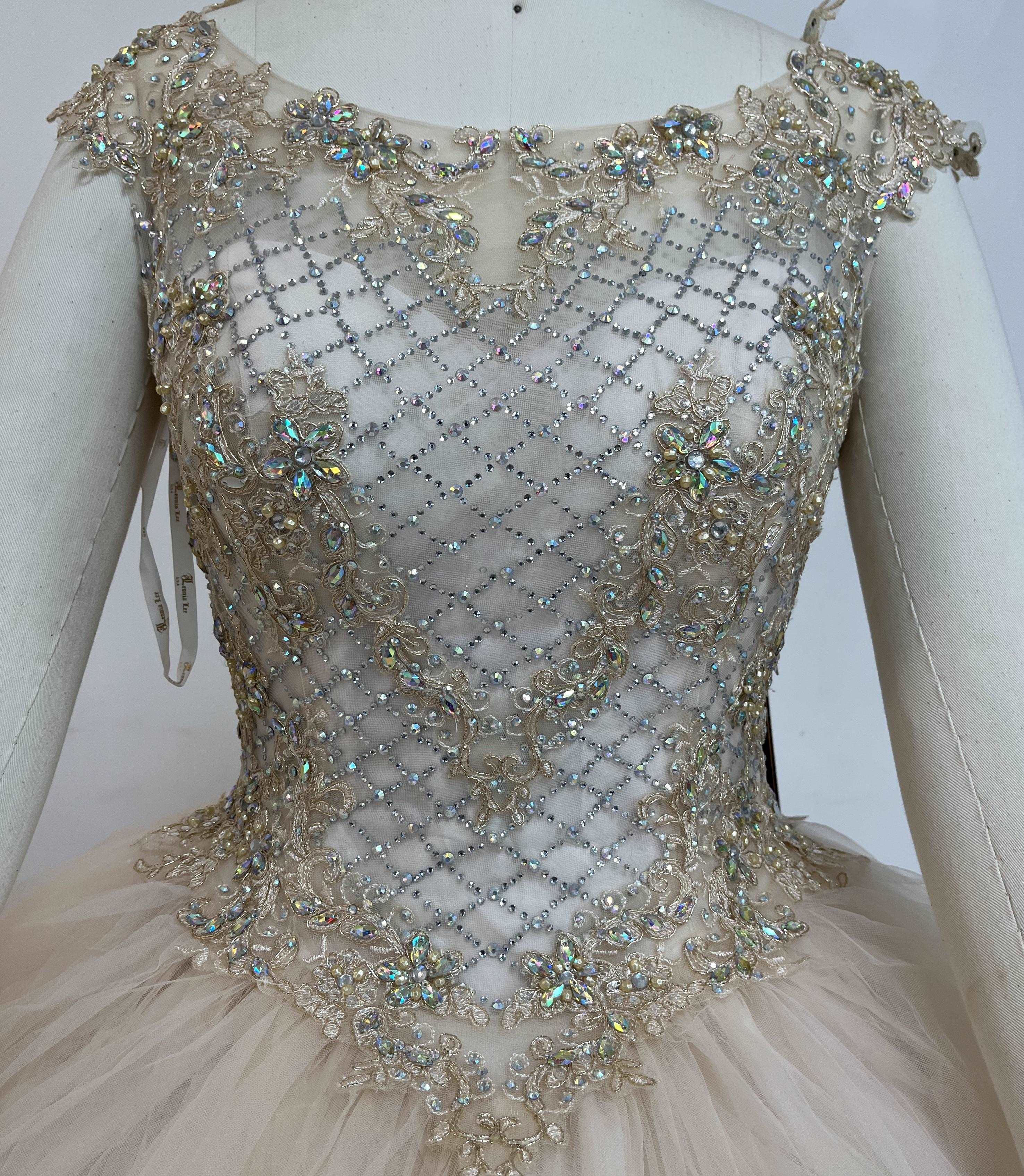 (LIVE 24) Fine gowns, 3D embroidery, weave dreamy tales.