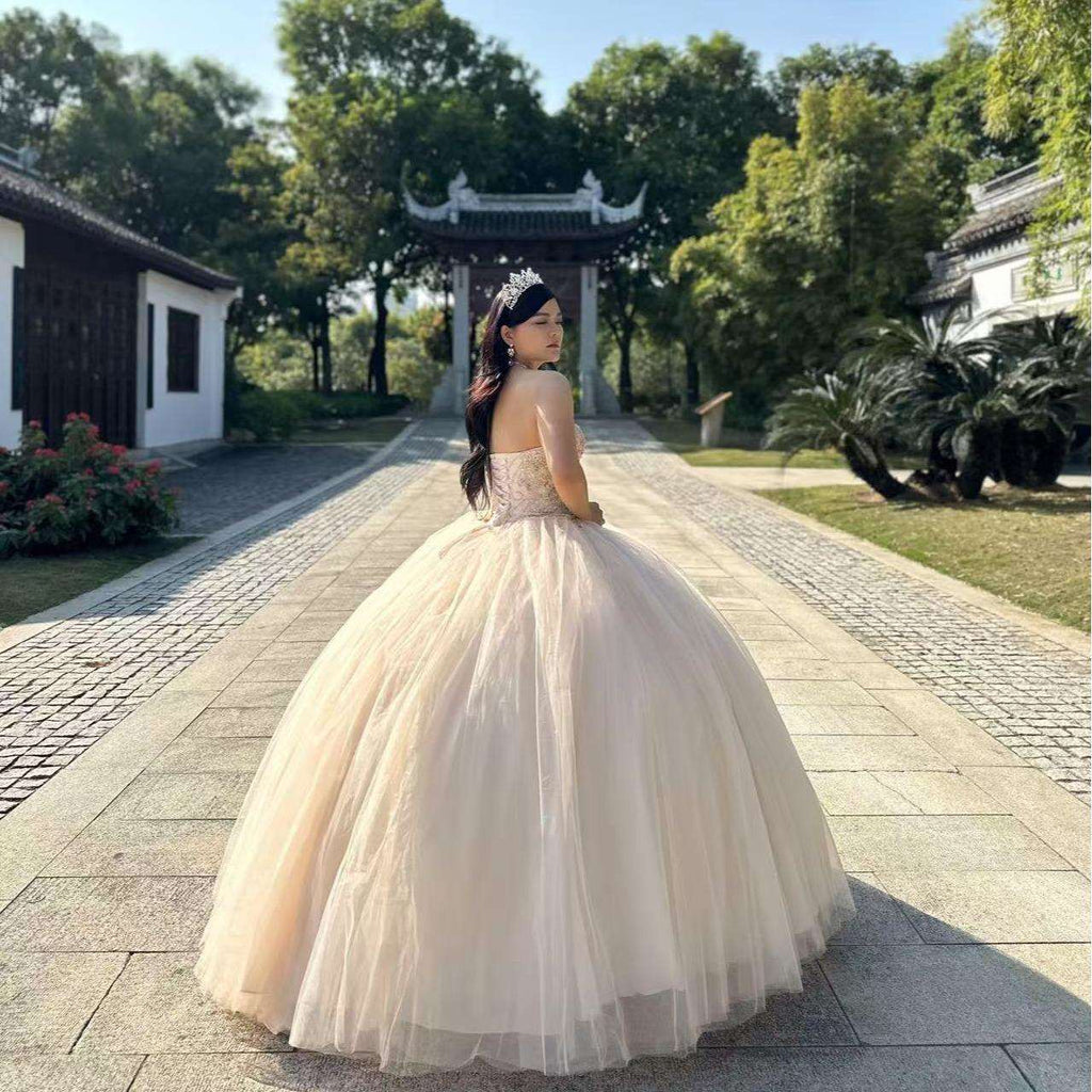 (LIVE 50) Fine gowns, 3D embroidery, weave dreamy tales.