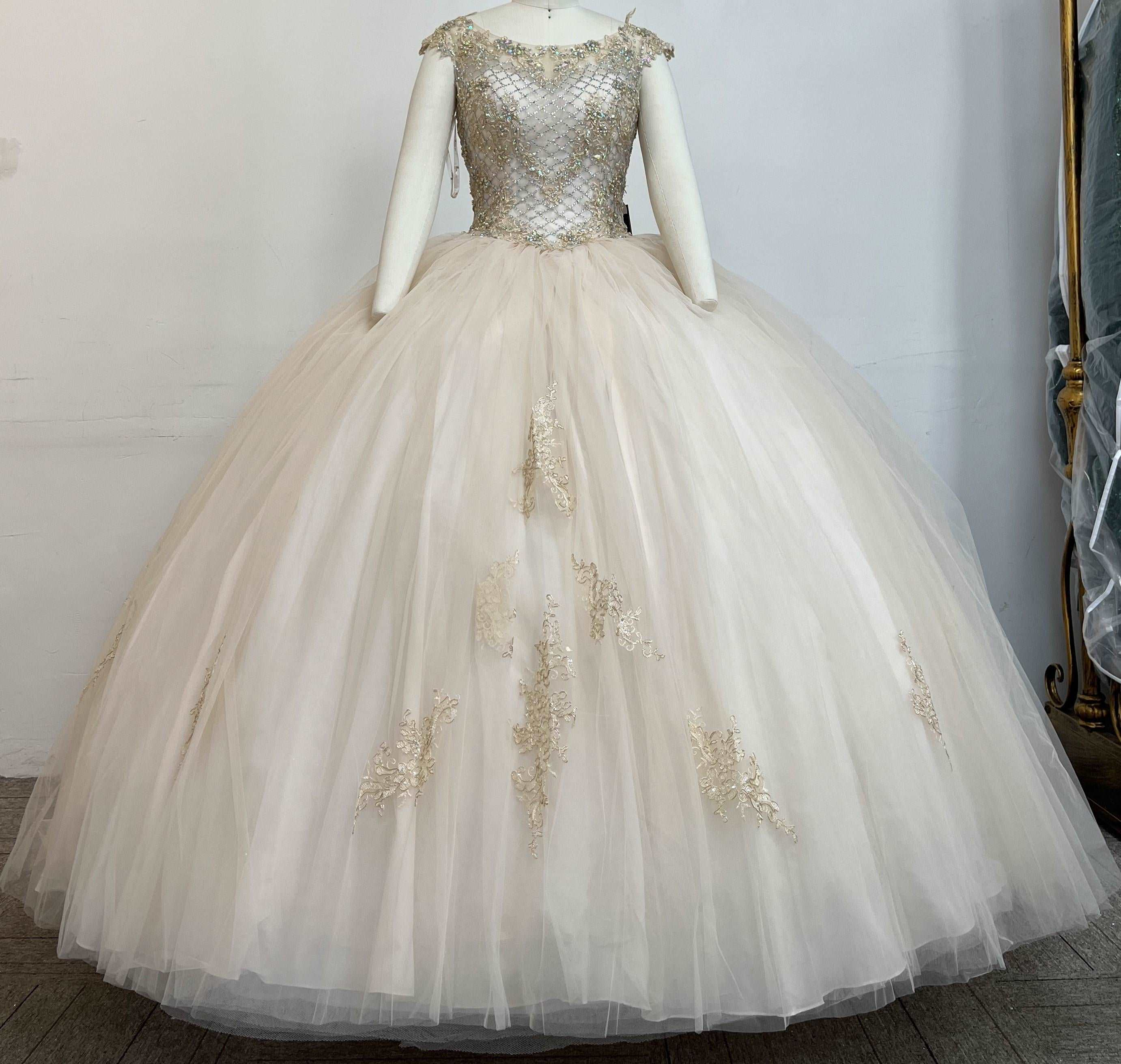 (LIVE 24) Fine gowns, 3D embroidery, weave dreamy tales.