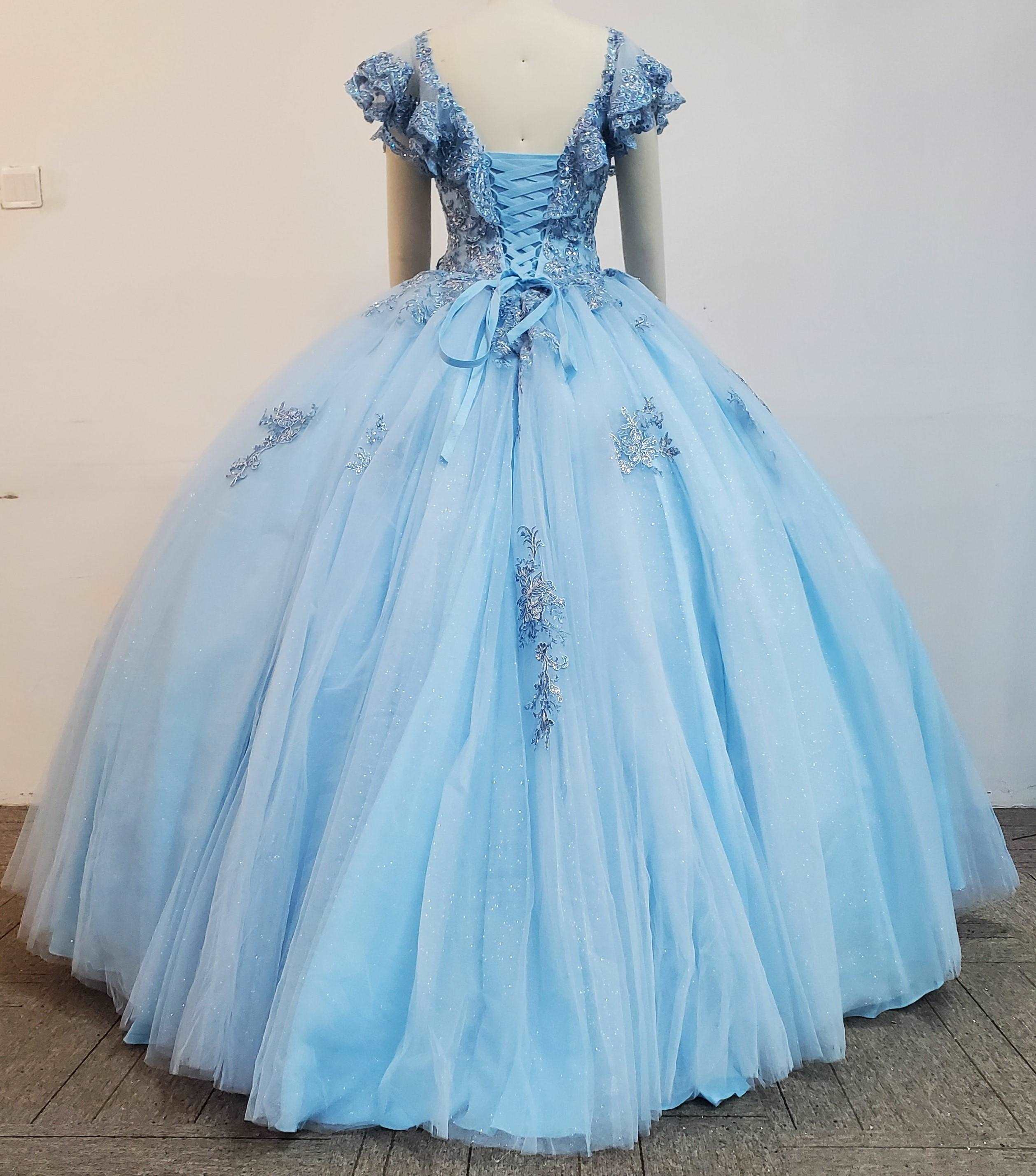 (LIVE 19) Elegant gowns, sparkling jewels, carve unique grace.