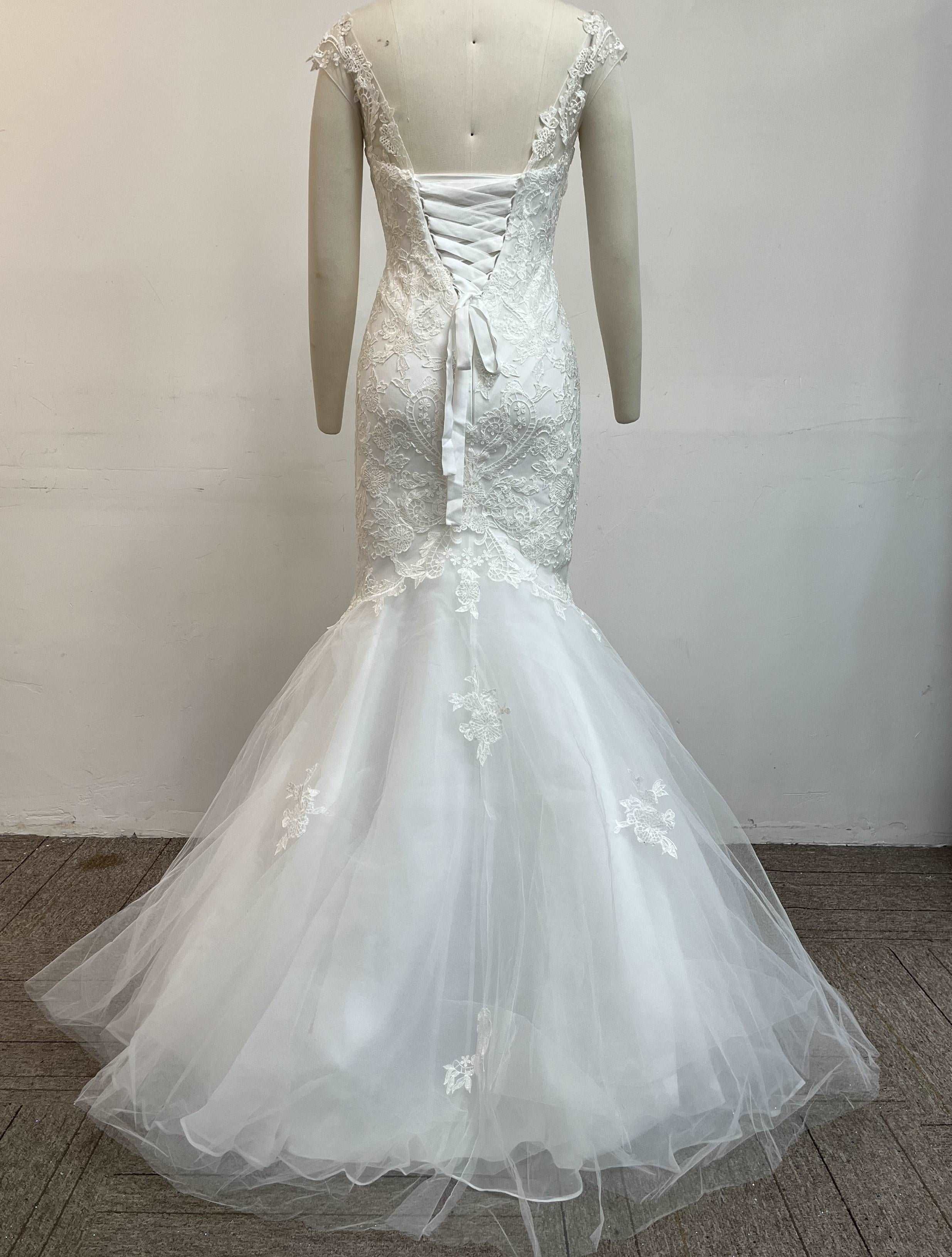 (LIVE 72) Fashionable minimalist handmade embroidered lace wedding dress.