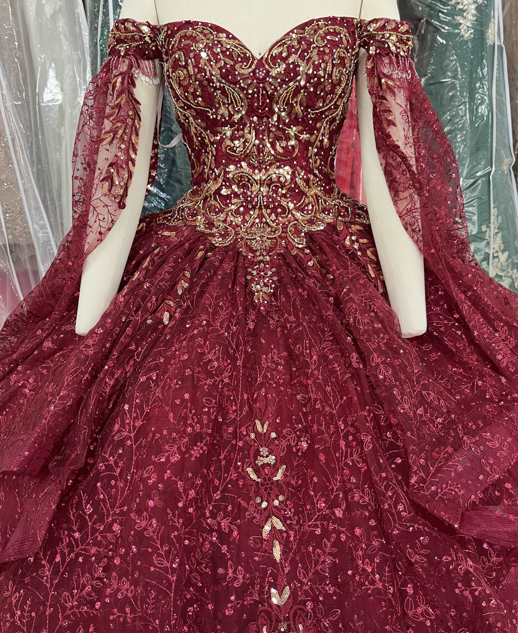 (LIVE 33) Gowns shine, lace details, light up occasions.