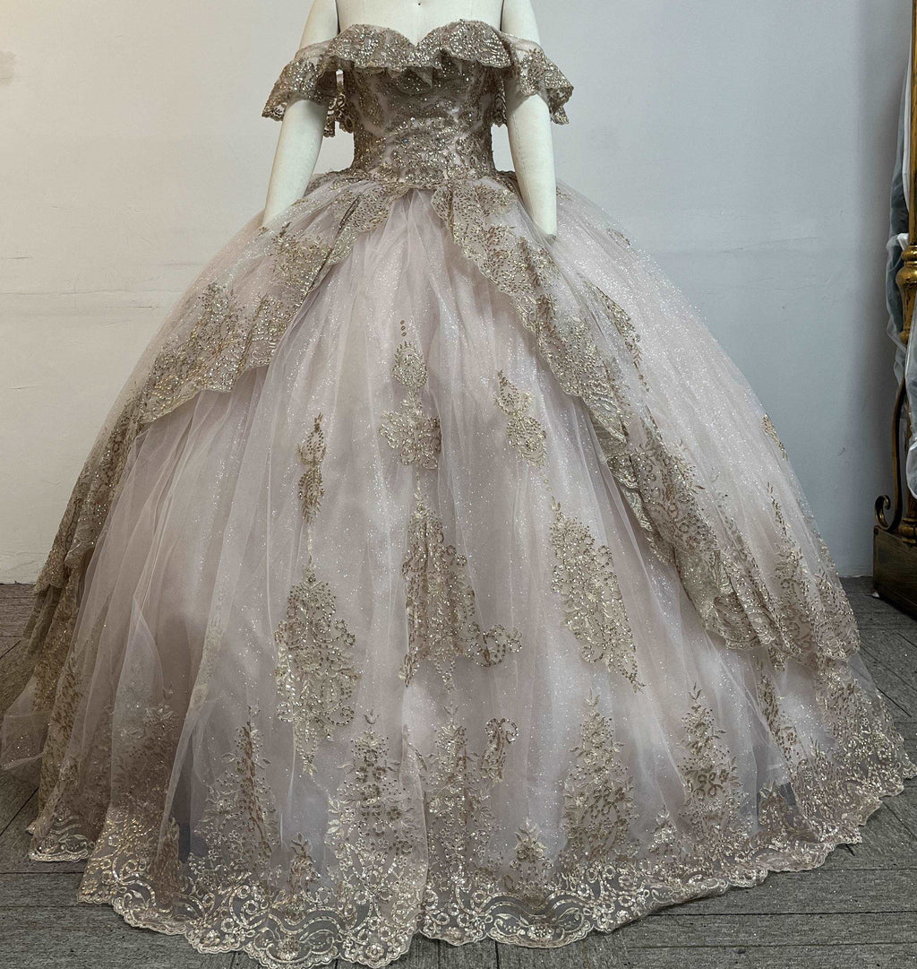 (LIVE 12) Gowns' elegance, simple hues, enhance life's charm.