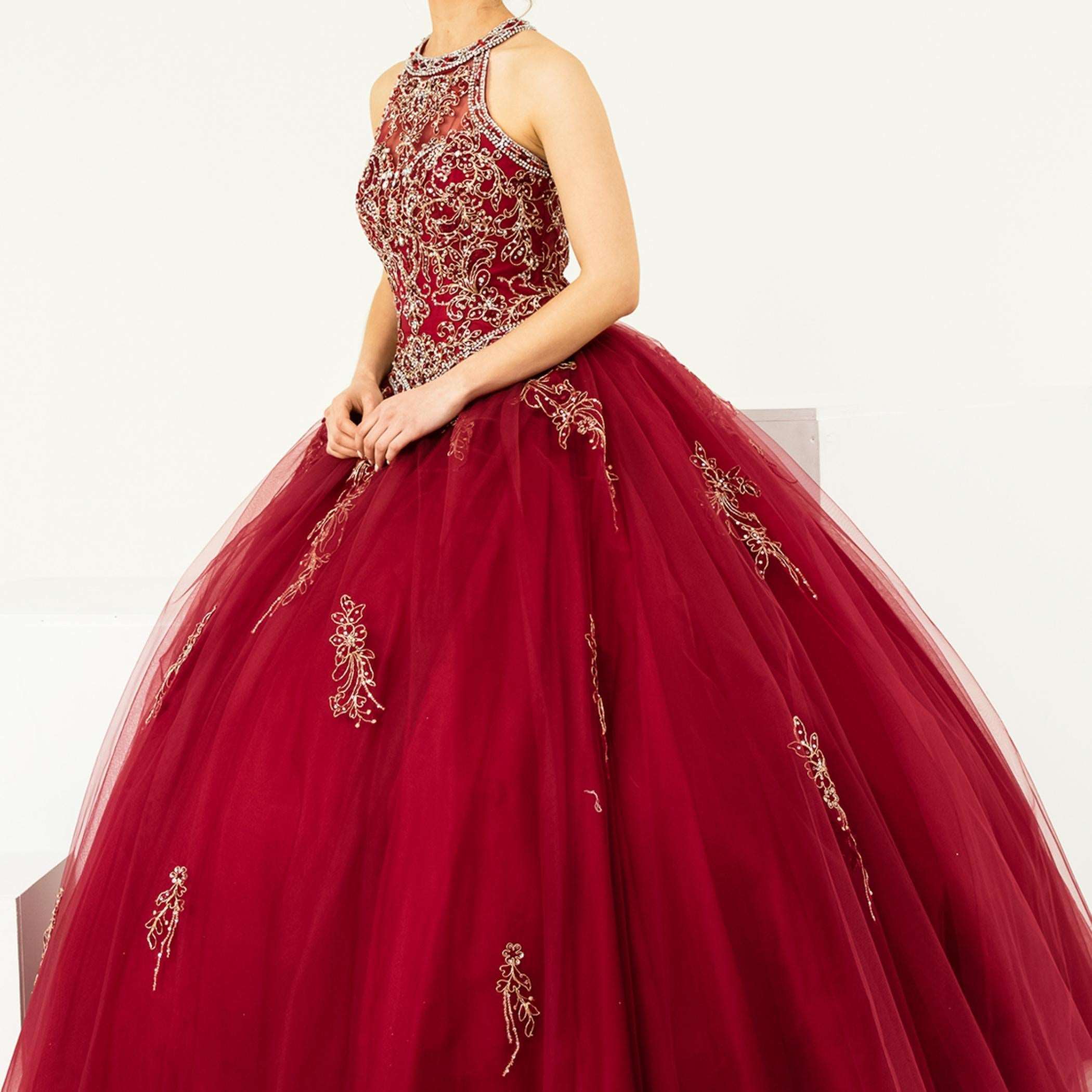 (LIVE 53) Elegant gowns, sparkling jewels, carve unique grace.